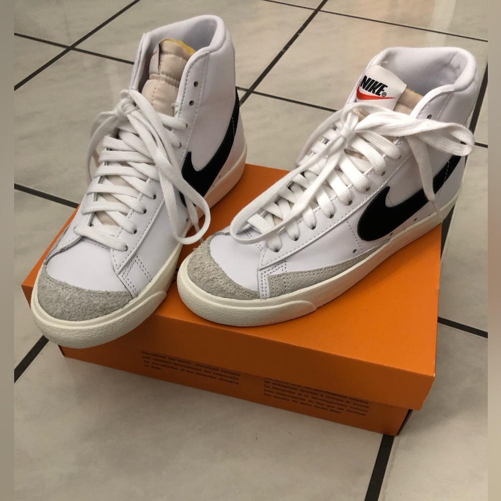 Nike Women Blazer Mid 77